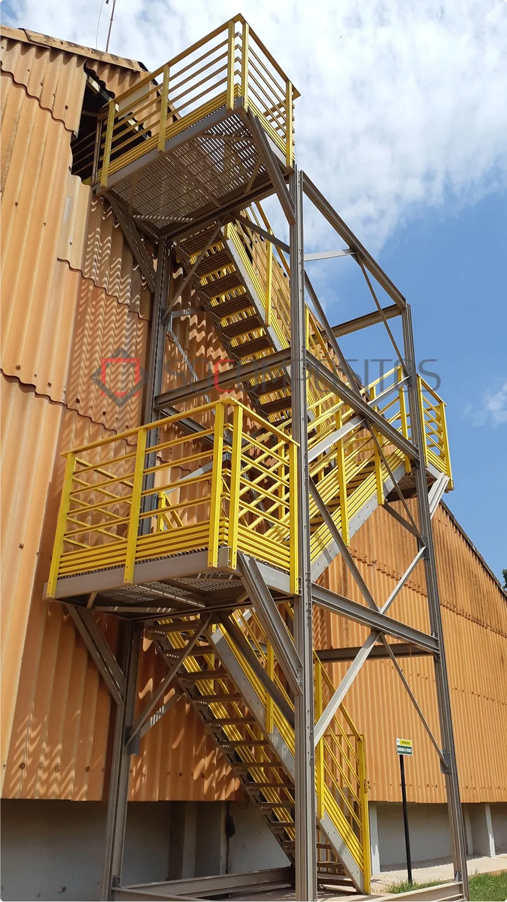 Isocompositos - escadas 603