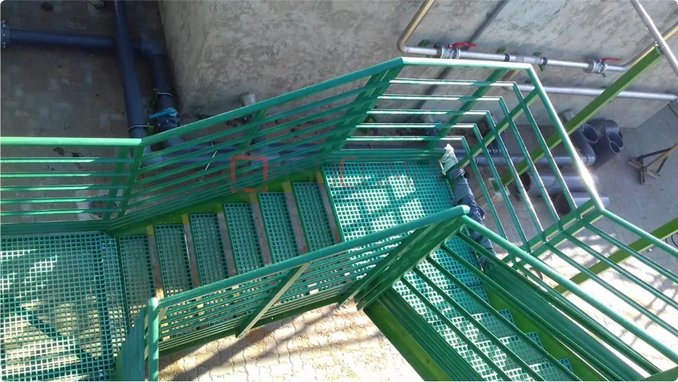 Isocompositos - escadas 129